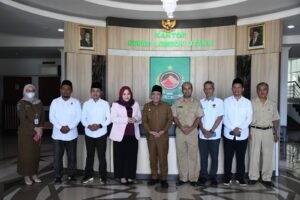 Bupati Lombok Utara H. Najmul Akhyar menerima kunjungan KI NTB untuk memperkuat sinergi keterbukaan informasi publik dan mewujudkan tata kelola pemerintahan yang transparan serta akuntabel.