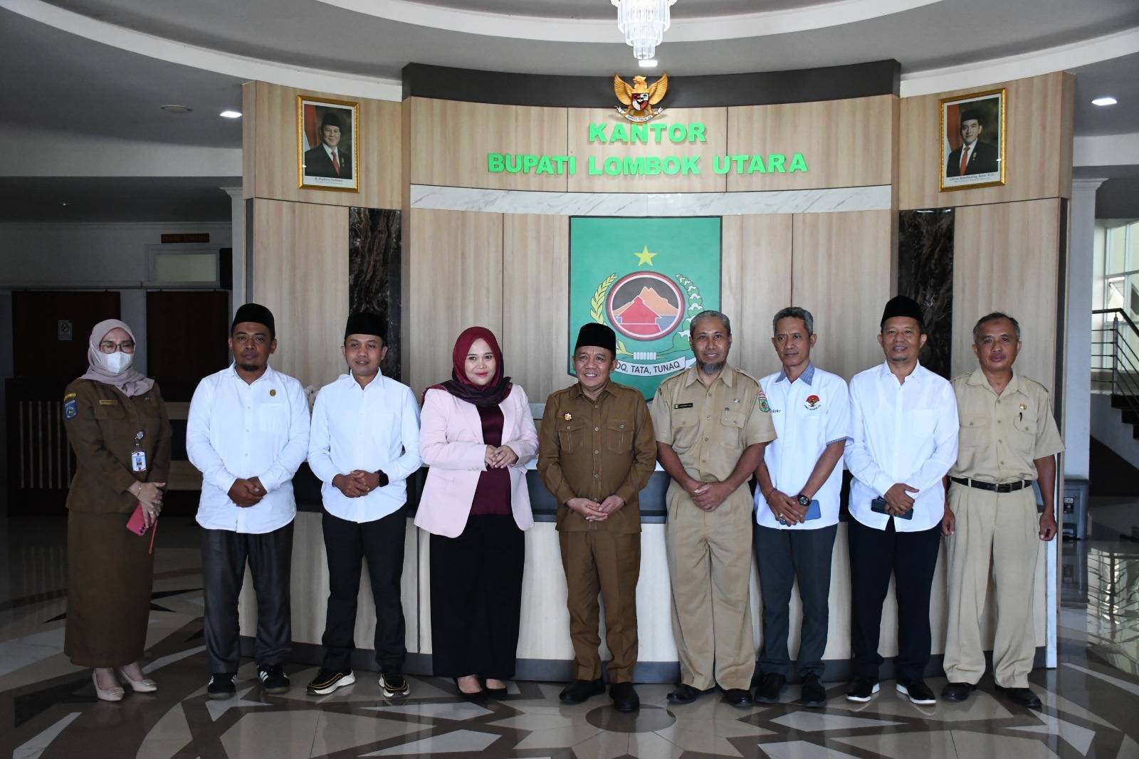 Bupati Lombok Utara H. Najmul Akhyar menerima kunjungan KI NTB untuk memperkuat sinergi keterbukaan informasi publik dan mewujudkan tata kelola pemerintahan yang transparan serta akuntabel.