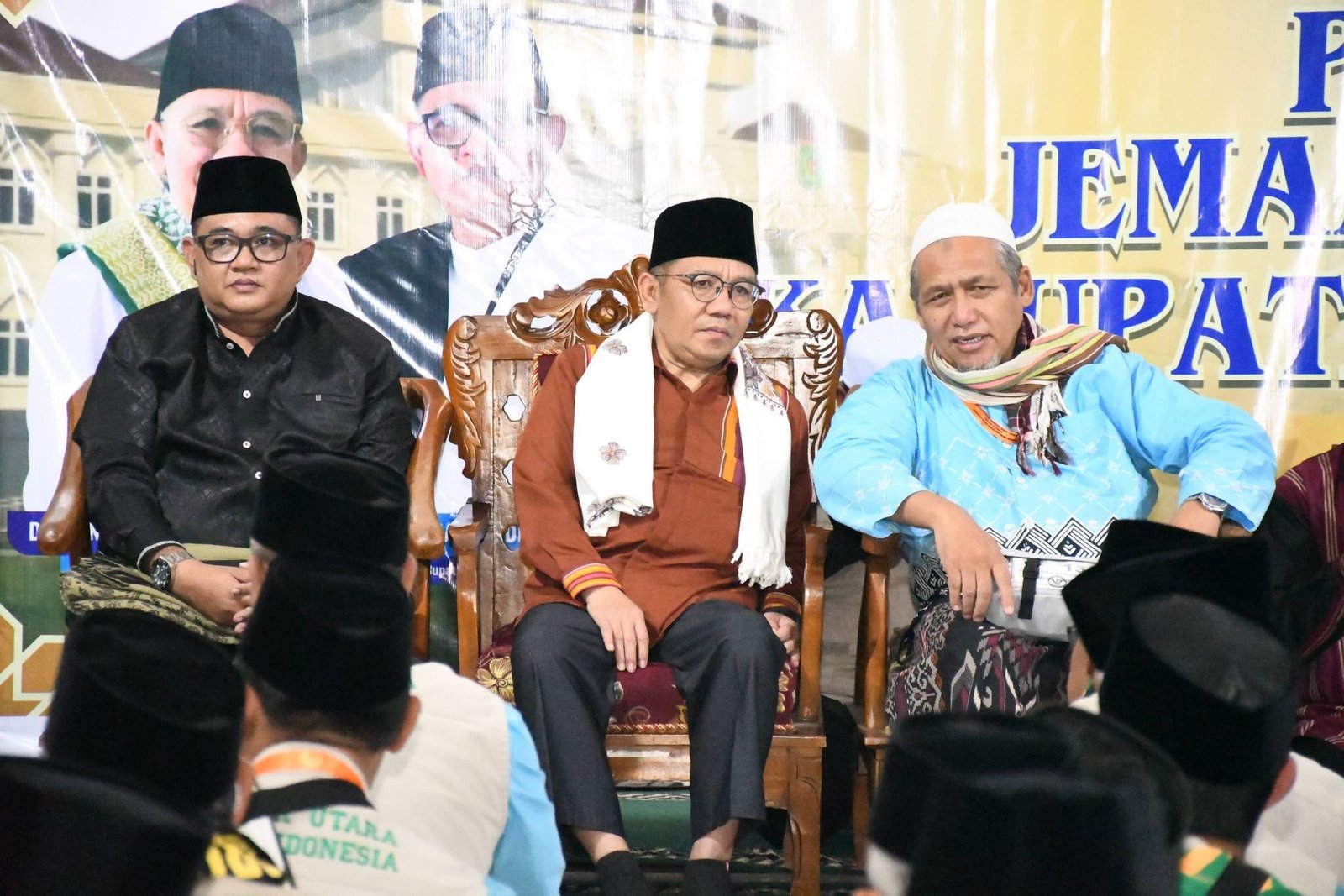 Bupati dan Wakil Bupati Lombok Utara melepas 154 Calon Jamaah Haji Kloter 13 di Masjid Baiturrahman. Penantian 15 tahun jamaah KLU berakhir dengan keberangkatan menuju Tanah Suci Mekkah.