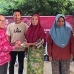 Lalu Muhammad Zaki Bagikan 500 Kartu BPJS Ketenagakerjaan Gratis untuk Konstituen di Bayan